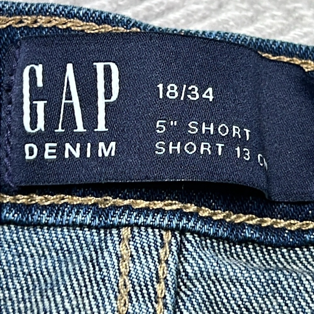 Gap Jean Shorts. Blue  denim shorts by gap. Size 18. - Picture 7 of 8